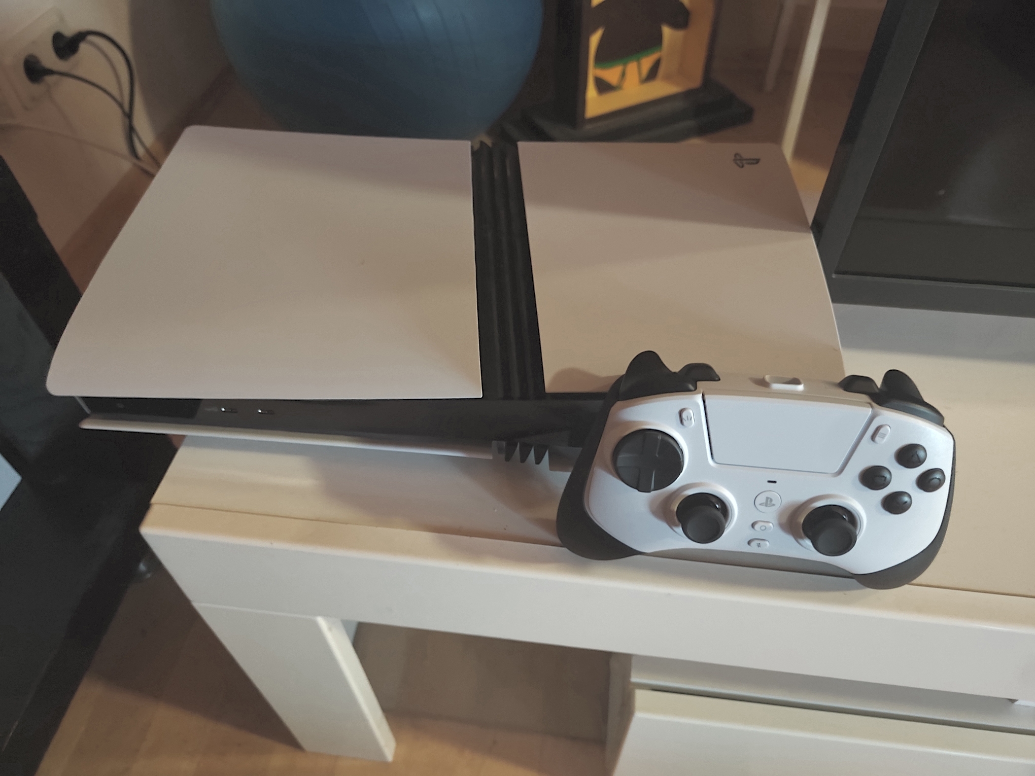 Razer Raiju V3 Pro im Test: Der beste Pro-Controller für eure PS5?