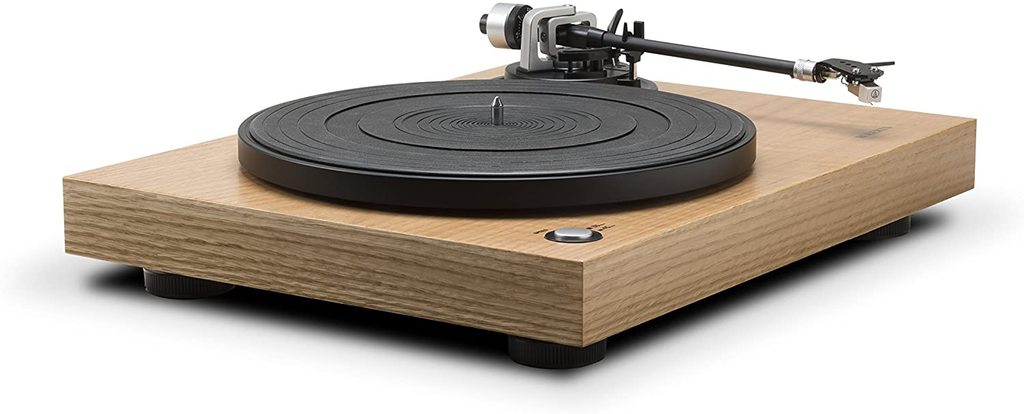 Schmuckstück für Vinyl-Enthusiasten: Roberts Radio RT100 Turntable im Test