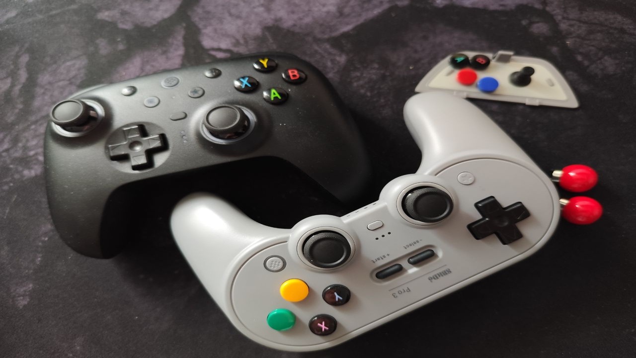 8BitDo im Härtetest: Zwei Controller, ein Ziel – maximale Kontrolle für Gamer