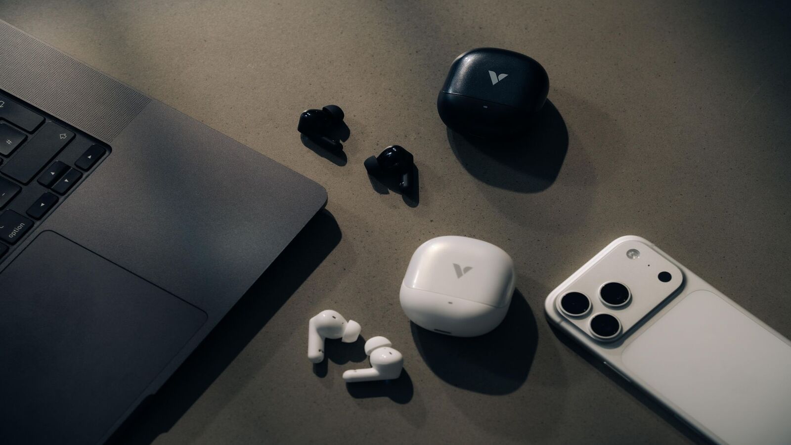 Verbatim bringt drei neue True-Wireless-Earbuds: ANC, Multipoint und bis zu 50 Stunden Akku